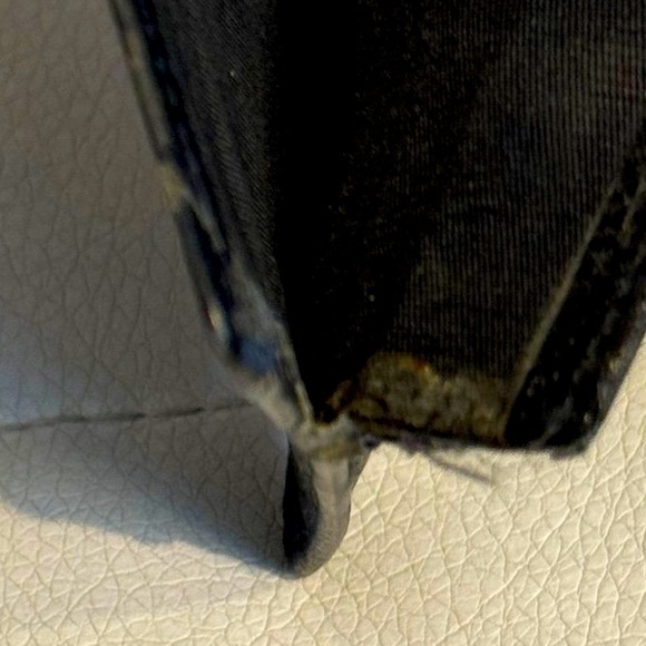 Givenchy Luxe Black Pebbled Leather Men’s Compact Bifold Wallet - Picture 6 of 8